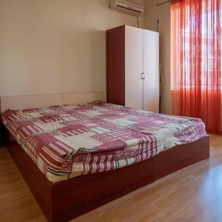 Lägenhet Spacious Family Friendly - 5 Min From The Beach!