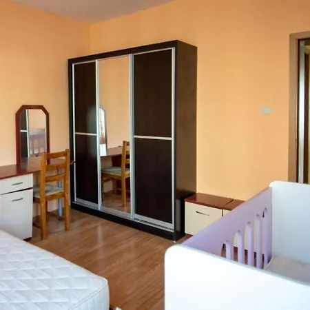 Spacious Family Friendly - 5 Min From The Beach! Lägenhet