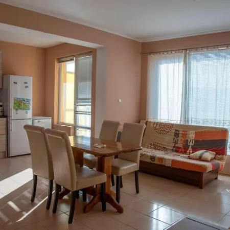 Lägenhet Spacious Family Friendly - 5 Min From The Beach!