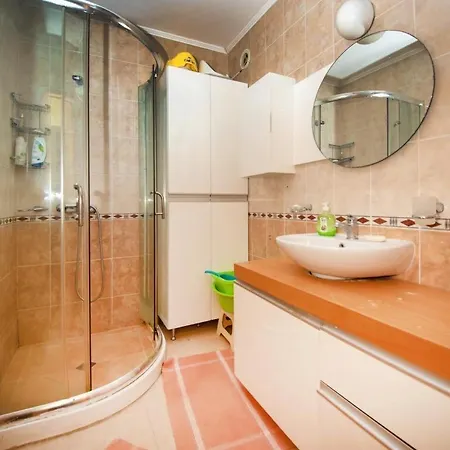 Lägenhet Spacious Family Friendly - 5 Min From The Beach!